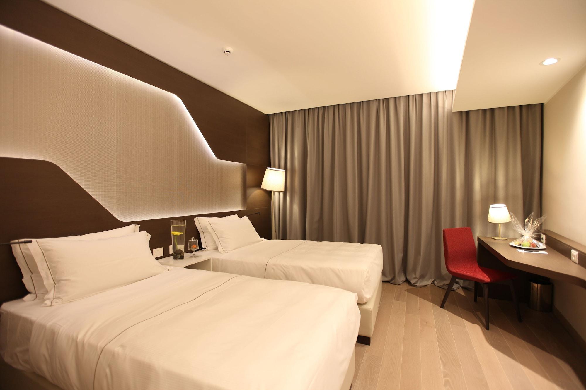 Doubletree By Hilton Yerevan City Centre Dış mekan fotoğraf