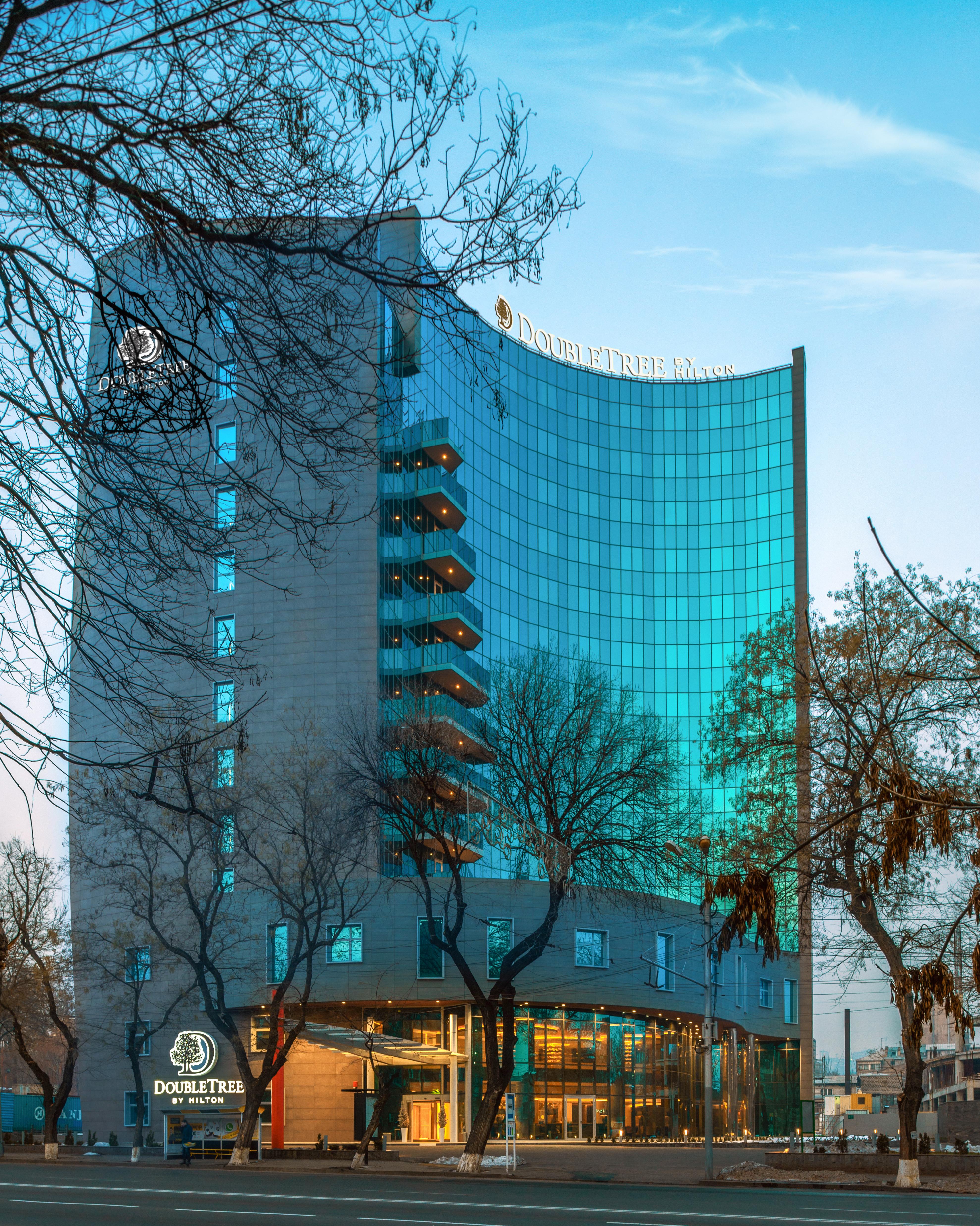 Doubletree By Hilton Yerevan City Centre Dış mekan fotoğraf