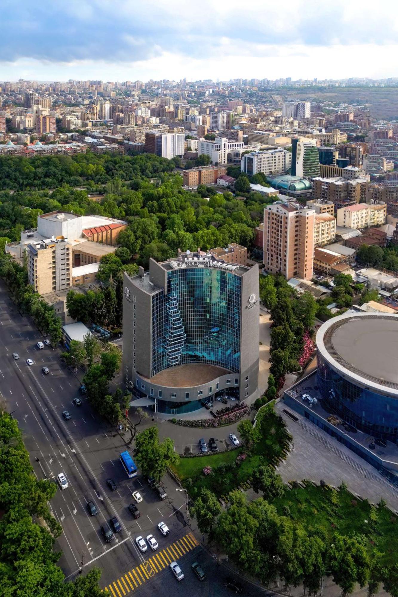 Doubletree By Hilton Yerevan City Centre Dış mekan fotoğraf