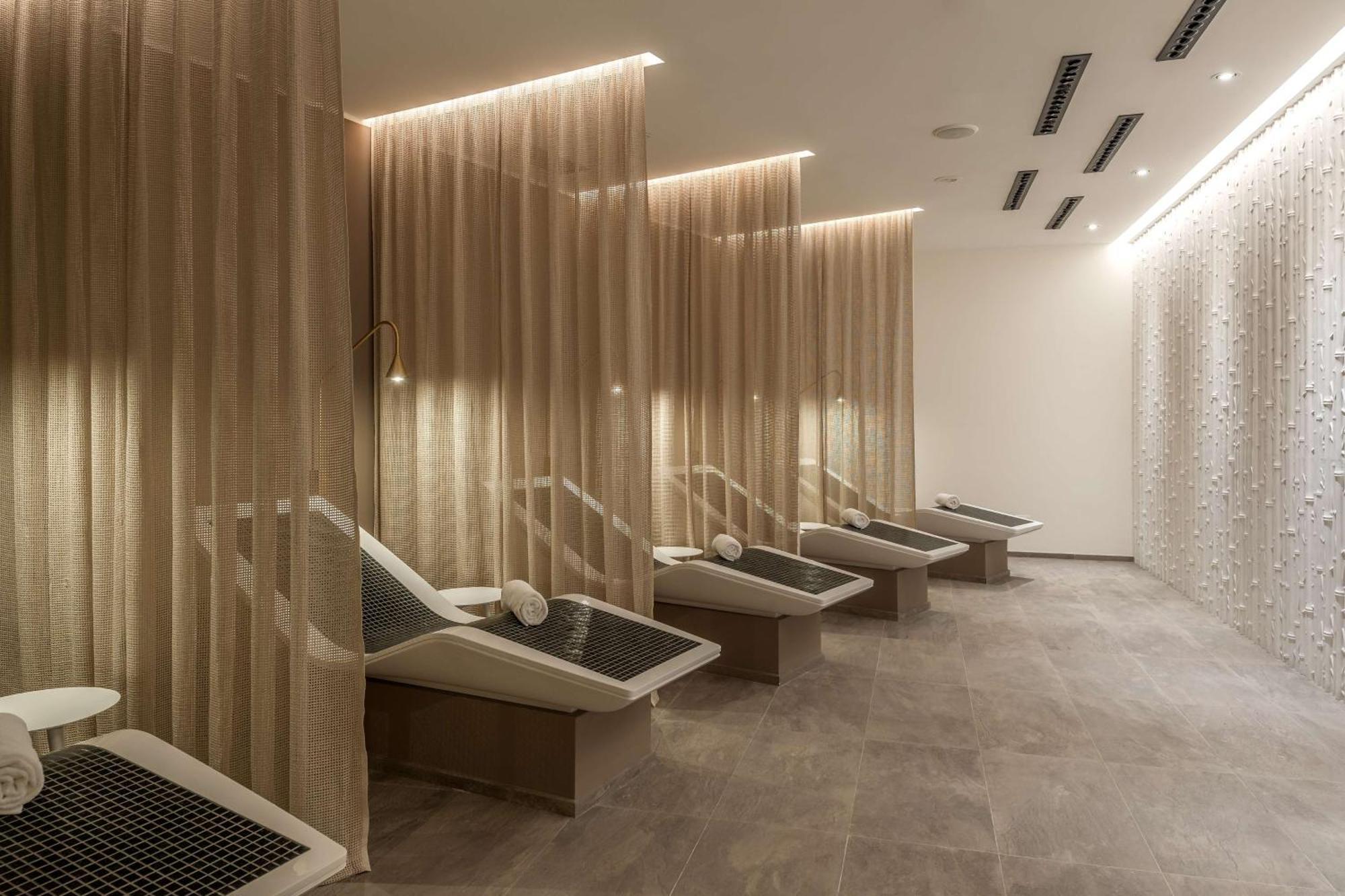Doubletree By Hilton Yerevan City Centre Dış mekan fotoğraf